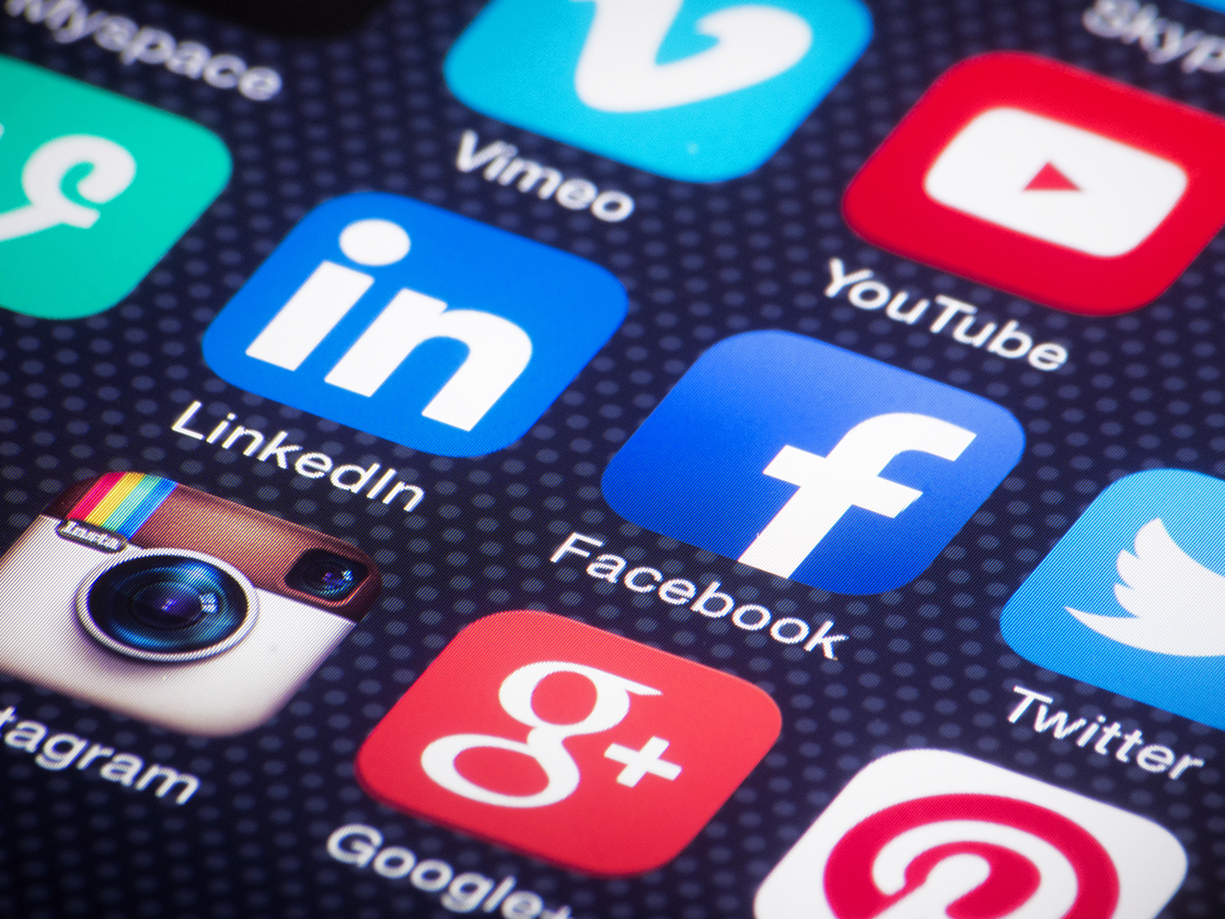 La Clinica de Fisioterapia activa en las principales Redes Sociales